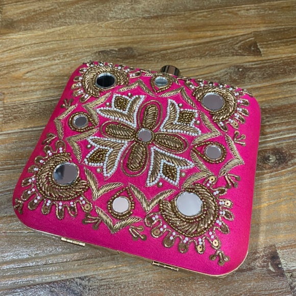 Floral Embroidered Box Clutch - Picture 5 of 6